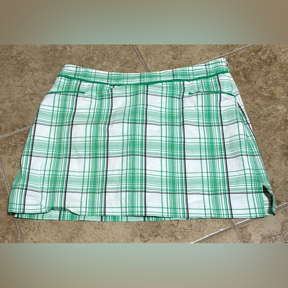 Izod Green Plaid Women’s Shorts Skort- Back Zip, Pockets